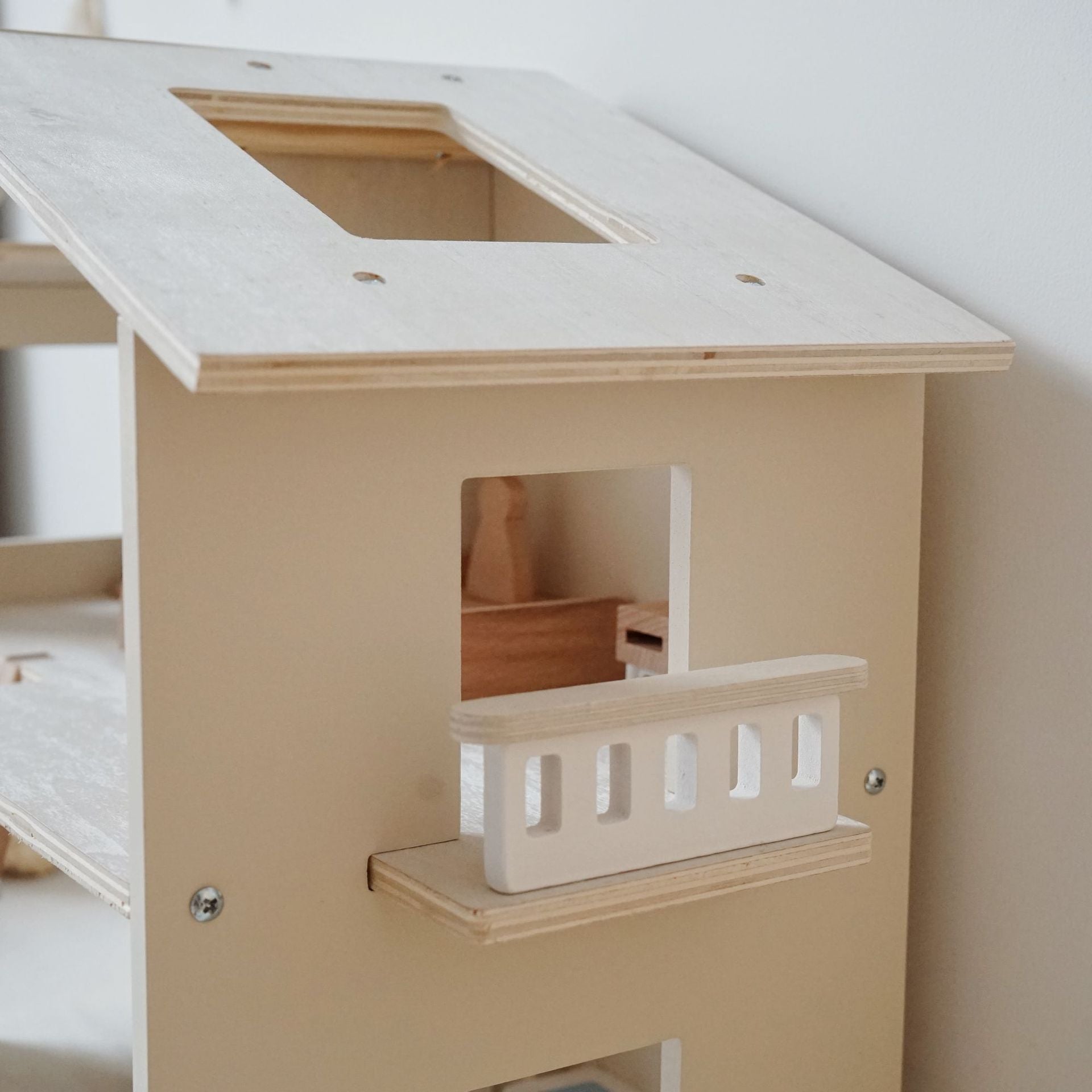 dollhouse wooden